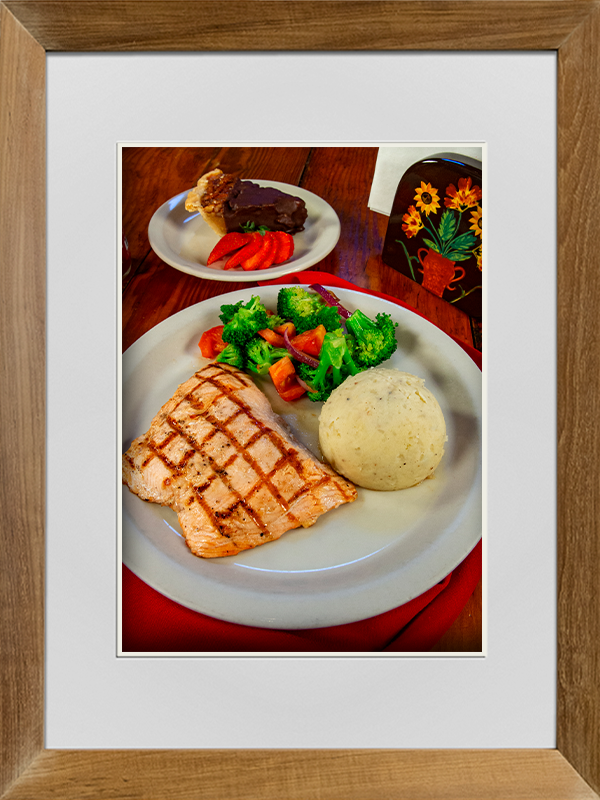 Grilled salmon with vegetables